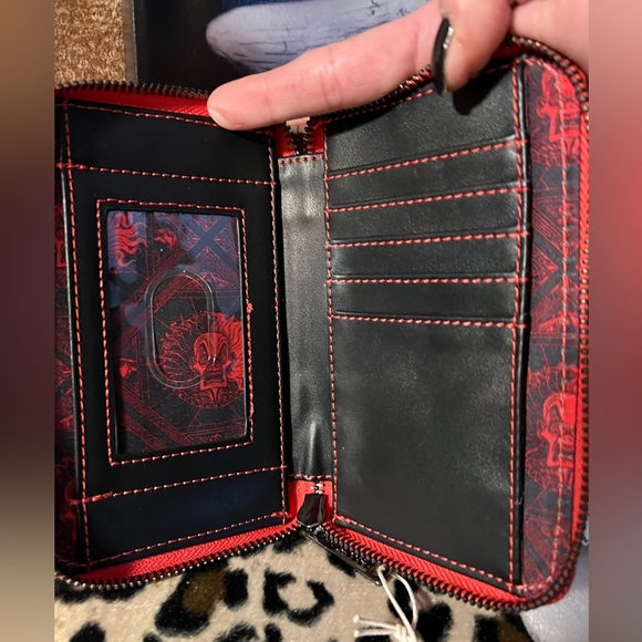 🔥🖤❤️NWT-Loungefly DISNEY 101 DALMATIANS VILLAINS SCENE CRUELLA🔥❤️🖤 - Picture 7 of 9